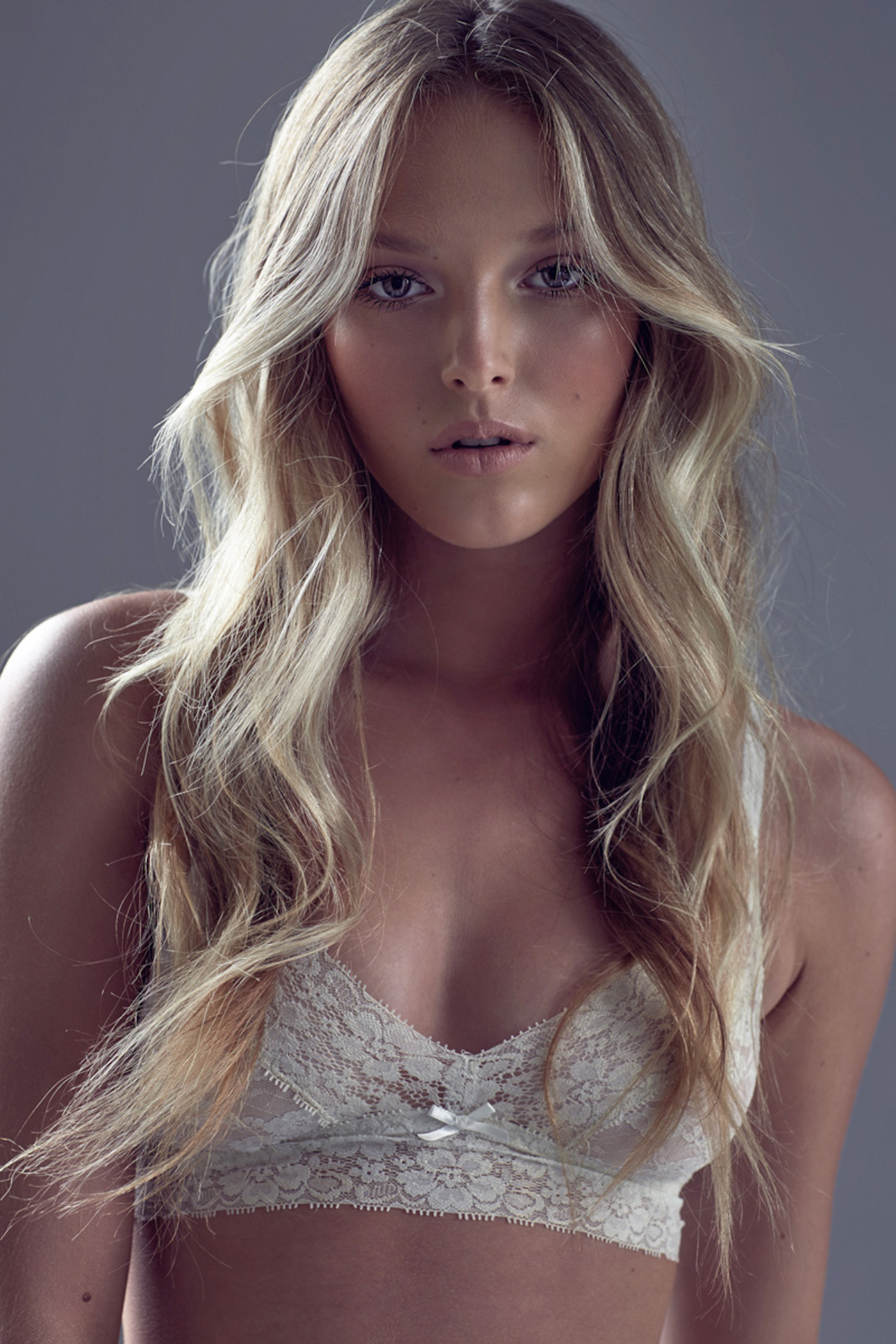 TESS LUCAS BYRON BAY, NSW Silhouette Models